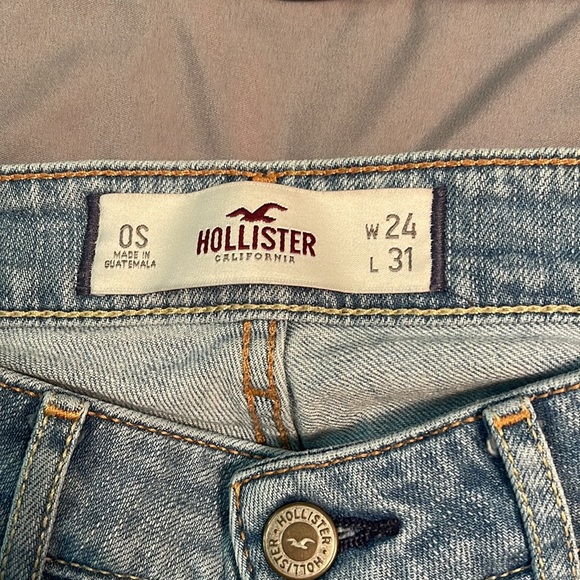 Women’s Hollister Jeans - Picture 2 of 4